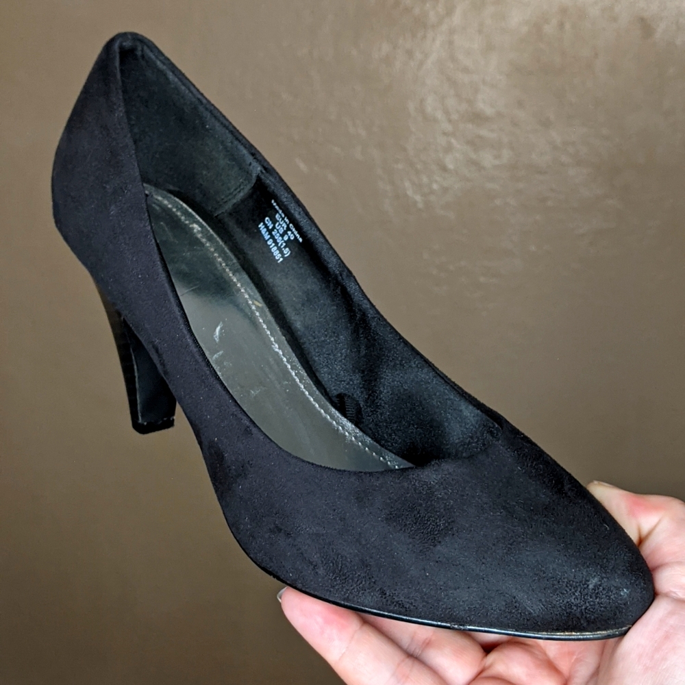 H&M Black suede low heel pumps